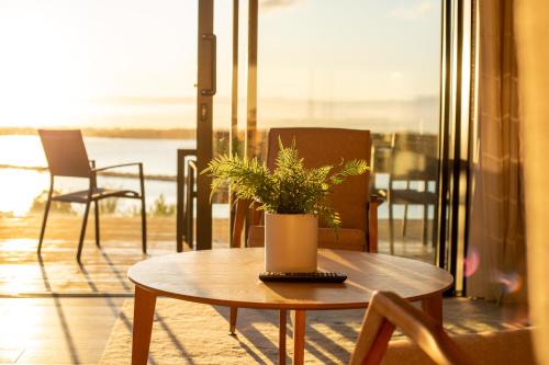 Beautiful Balmoral Hill Apartment