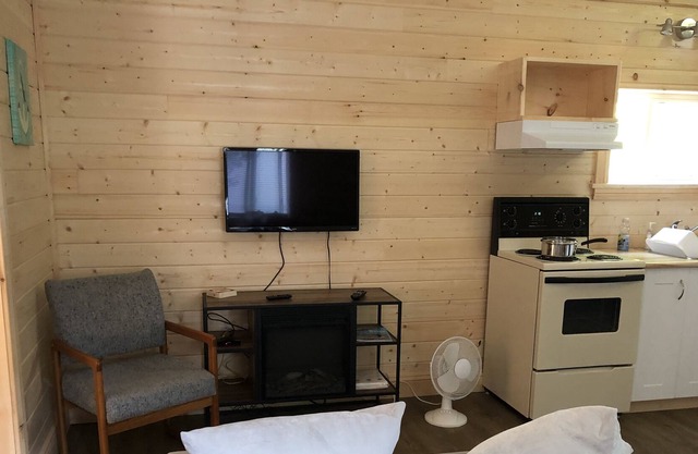 Beautiful Bayfield studio, full kitchen and bathroom