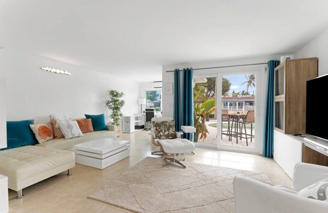 Beautiful Bayfront House 3Bed 2Bth Home w/parking