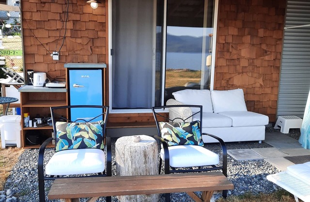 Beautiful Beach Cabana with ALL the amenities, right on the Ocean!