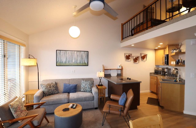 Beautiful Beach Front Condo with Lake Views