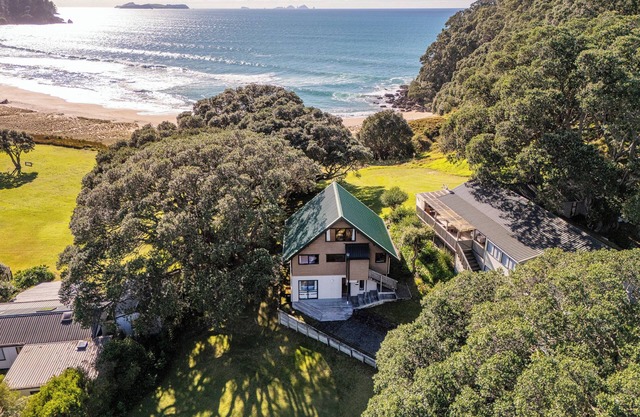 Beautiful Beachfront – Absolute Oceanfront 5BR Timber Home with Stunning Views