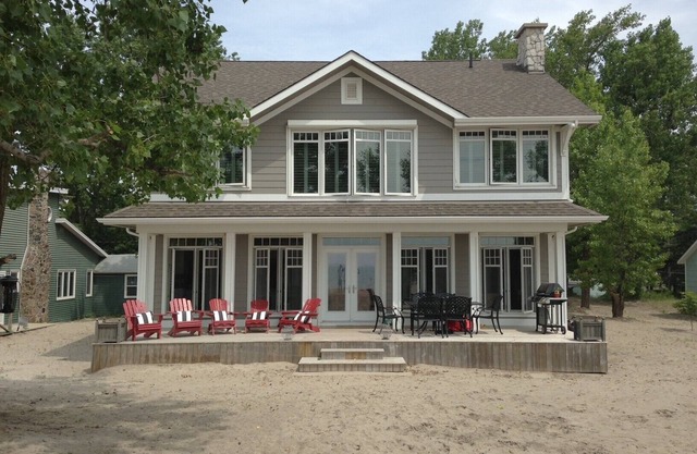 Beautiful Beachfront Family Cottage