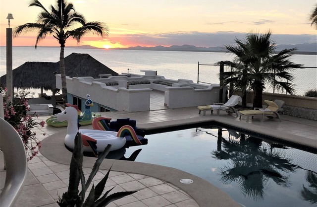 Hermosas casitas frente a la playa en complejo privado con piscina y playa de lanzamiento