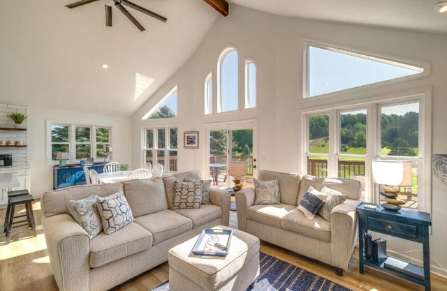Beautiful Bellaire Home with Amenities, 4 Mi to Lake