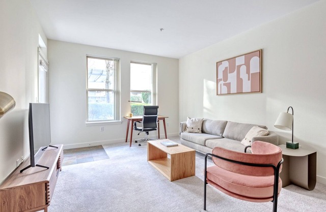 Beautiful Bellevue 1BR w/ Bike Storage & W/D, near coffee, by Blueground