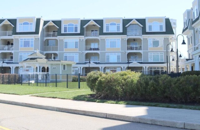 Beautiful Bemus Bay condominium with Chautauqua Lake access and views