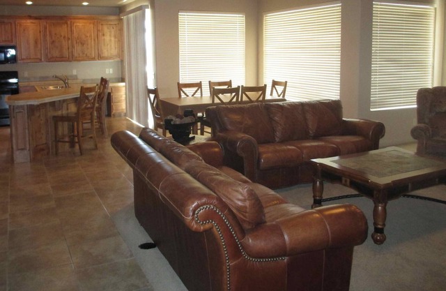 Beautiful, Big, Bright, Peaceful Top Floor unit with Green Valley amenities inc