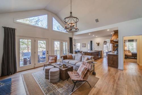 Beautiful Big Canoe home EV Lake & Golf