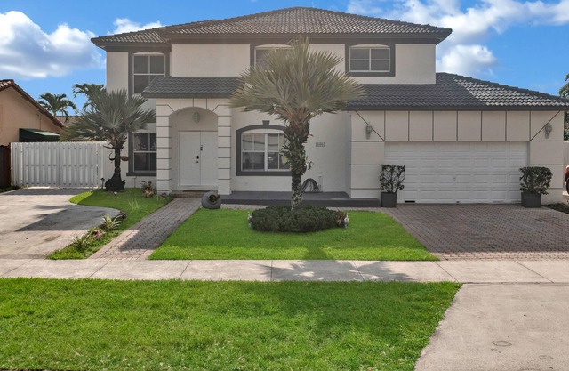 Beautiful big home 20 min from beach