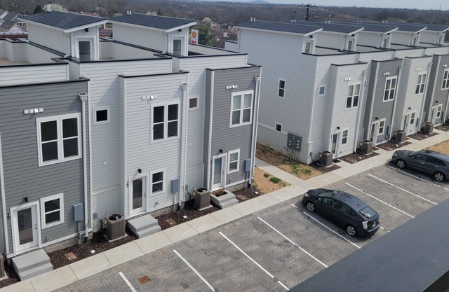 Beautiful, brand new 2 BR/2.5 BA townhome, close proximity to airport/Nashville