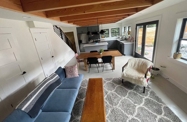 Beautiful brand new Craftsman Cottage in the heart of Green Lake!