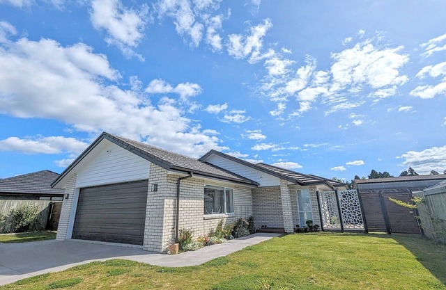 Beautiful Brand New Four-bed home near Redwood