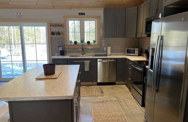 Beautiful, brand new, cozy Maine cabin!