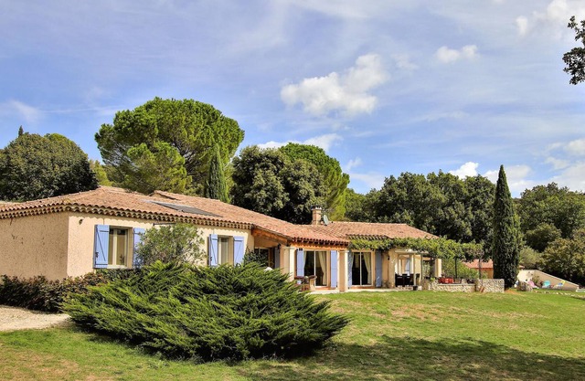 Alojamiento de 4 habitaciones en La Garde Adhemar
