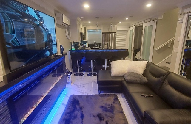 Beautiful Bright 3 Bedroom Townhouse