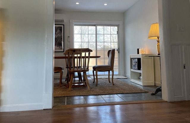 Beautiful, bright private home w fenced yard in Tivoli, NY