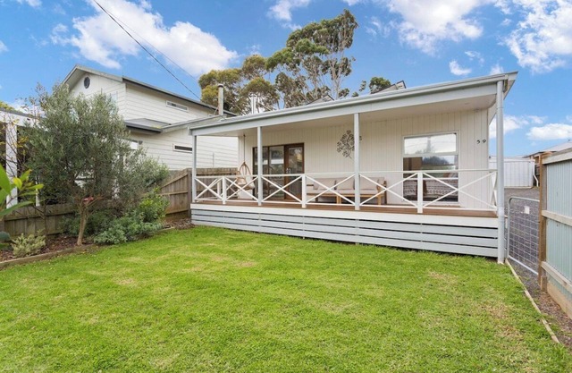 Beautiful Bungalow, Pet-Friendly & Walk to Beach
