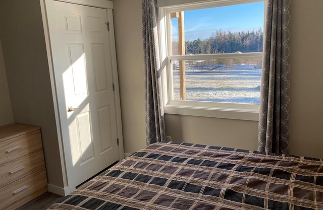 Beautiful Two Bedrooms and 2.5 Bathrooms - 30 Minutes from Dartmouth