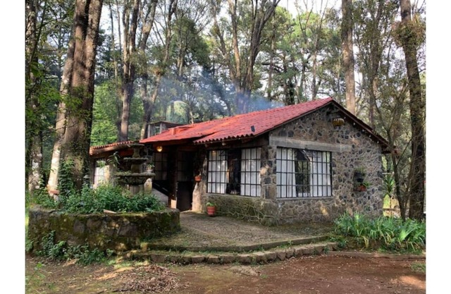 Hermosa cabaña en el bosque