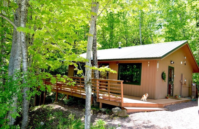 Hermosa cabaña en el bosque cerca de Bayfield, Al lado de frambuesa Bay