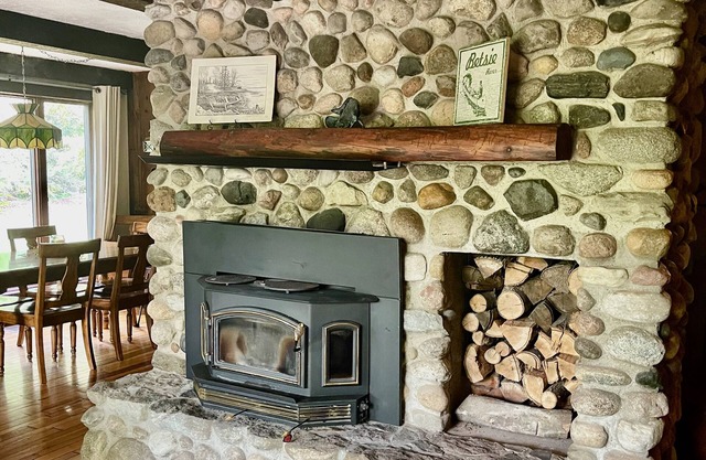 Beautiful Cabin located on the Betsie River and close to Crystal Mountain Resort