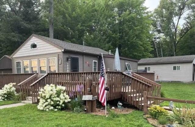 Beautiful cabin on Lake George with a tiki bar on the water