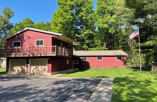 Beautiful Cabin with Gorgeous Riverbend View. Great for fishing! Newly Renovated