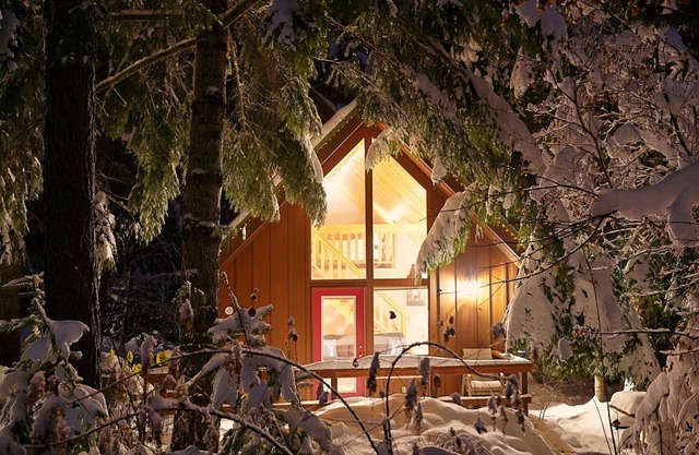 Beautiful Cabin With Partial Views of Mt. Adams