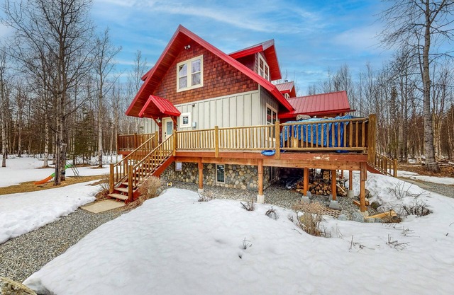 Beautiful cabin with woodstove & firepit, near outdoor recreation
