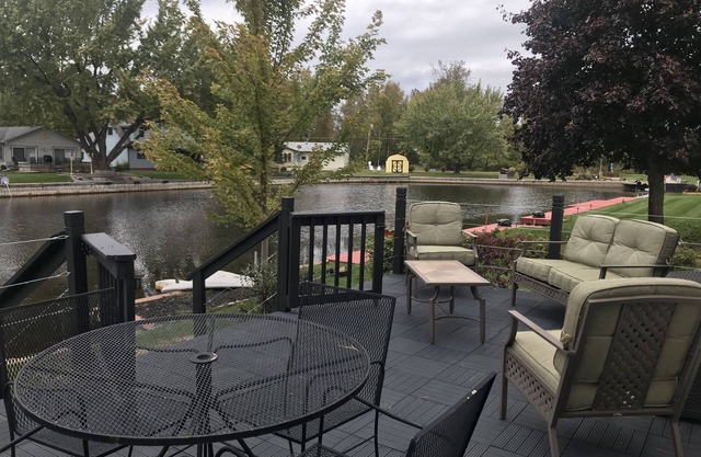 Beautiful Canal Front Houghton Lake 3/2. Close to trails. Golf cart use in sub