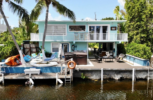 Beautiful Canalfront Home in Layton with Dockage