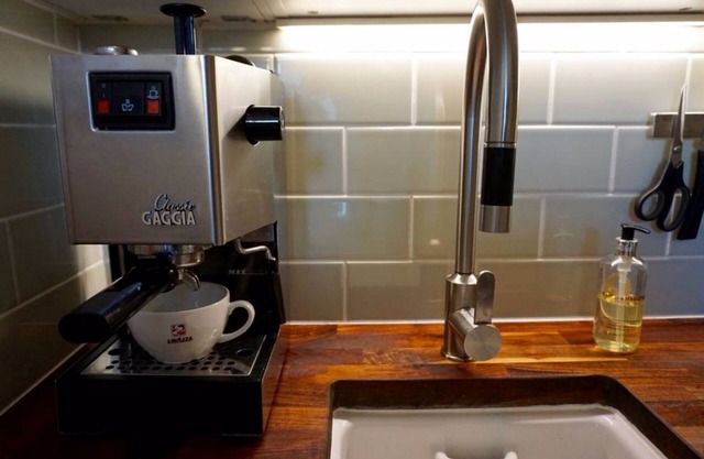 Canalside 1 Bedroom Flat with Terrace