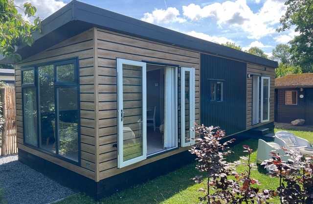 Beautiful chalet near the beach, next to the sea