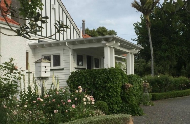 Bonita casa de carácter amueblada con antigüedades.