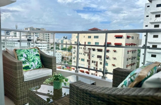 Beautiful, City Center 1BR Condo, King Size Bed, Full AC, Fast Wi-Fi, Pool