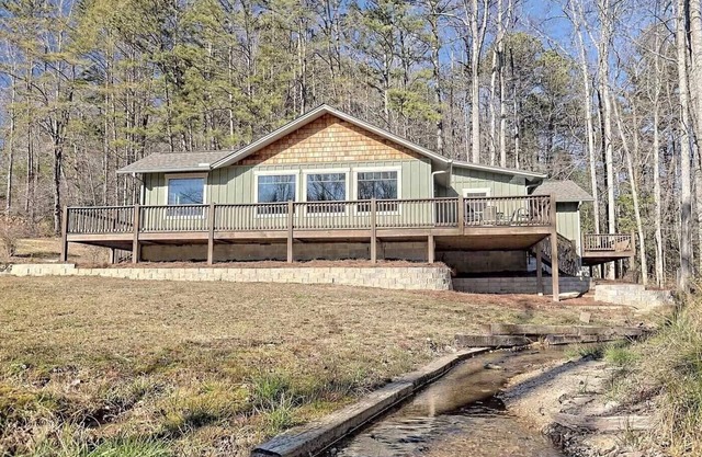 Beautiful Clayton Creekside Home Near Lake Burton, Waterfall Club, Hiking!