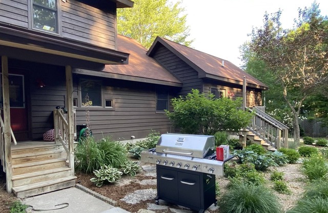 Beautiful clean family friendly cabin close to everything! 5 star reviews!