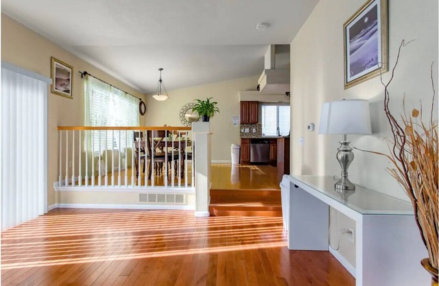 6 habitaciones 3. 1/2 baño en casa 22 minutos al centro de Denver y 11 minutos al aeropuerto de Denver