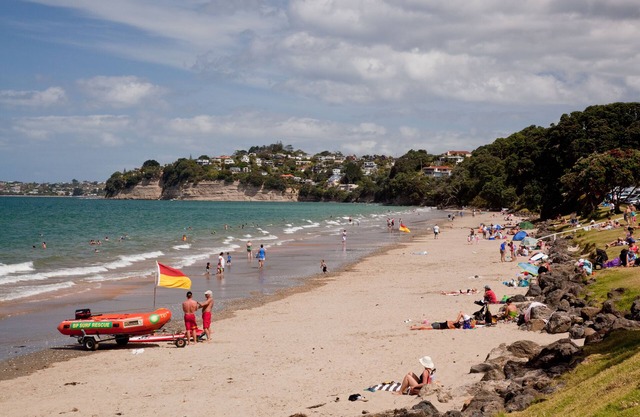 Beautiful coastal Bungalow, 200m flat walk to the beach