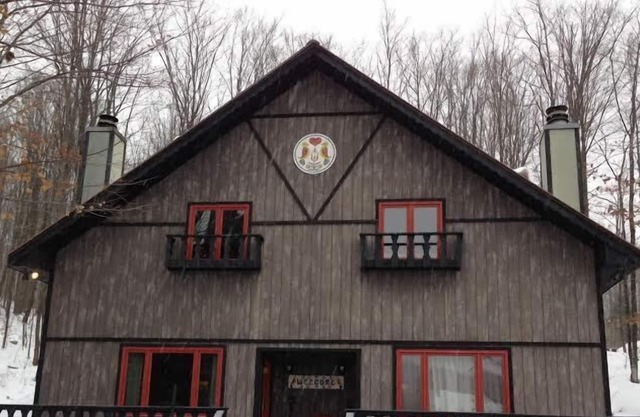 Hermoso, cómodo, rústico chalet de esquí Pasos De Ski Brule Montaña (lado izquierdo)