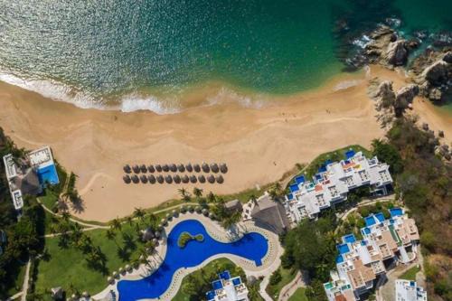 Beautiful Condo in a great Beach Hotel complex