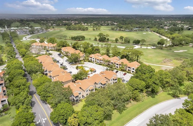 Beautiful Condo in the PGA Village...walking distance from the PGA Golf Club!