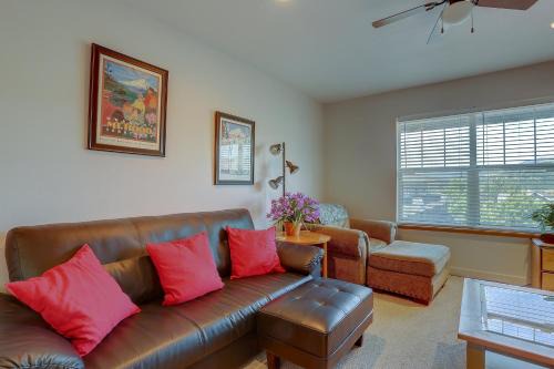 Beautiful Condo River Views Steps to Downtown Heart of Hood River 4263