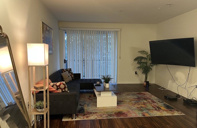 Beautiful Condo in Noho Art District
