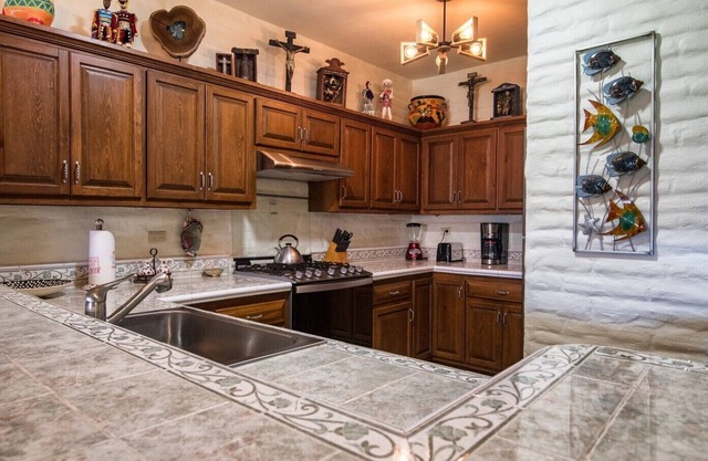 Beautiful condo walking distance to the beach