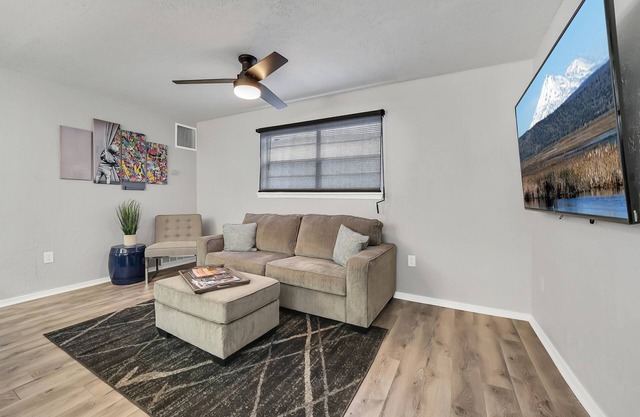 Beautiful Contemporary Suite #05