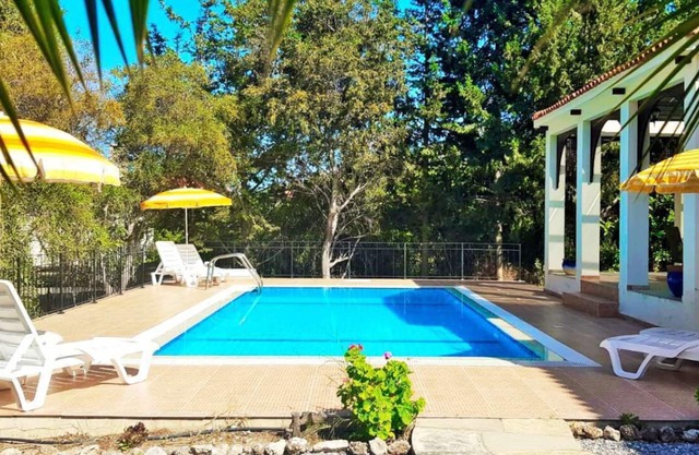 Hermosa villa contemporánea con piscina privada aislada