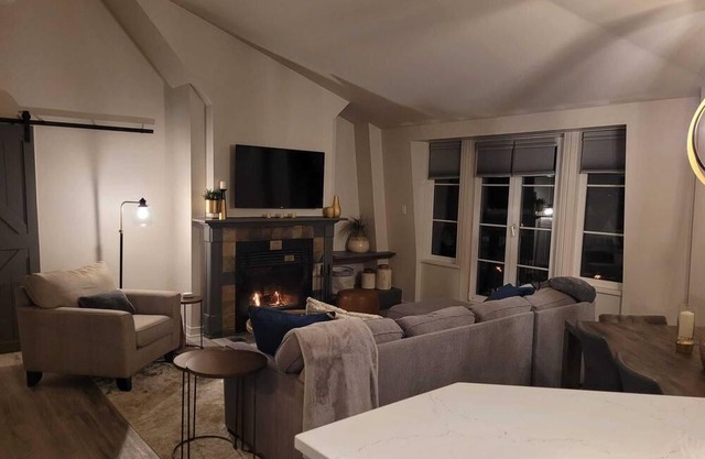 Beautiful, convenient 2bed condo; Heart of Tremblant village, ski-in/ski-out!