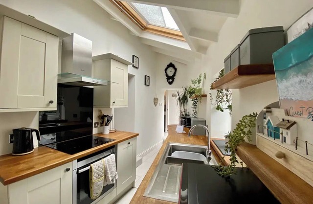 Beautiful cosy cottage on the West Coast, just 2 minutes from the beach
